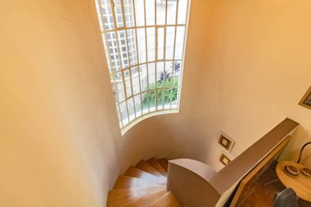 Casa à venda com 225m², 3 quartos e 3 vagasEscada