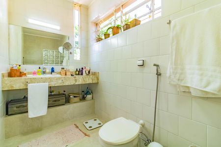 Casa à venda com 225m², 3 quartos e 3 vagasBanheiro da Suíte