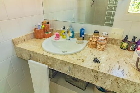 Casa à venda com 225m², 3 quartos e 3 vagasBanheiro da Suíte