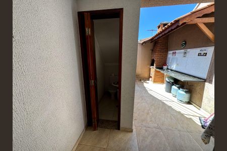 Casa à venda com 160m², 3 quartos e 2 vagas Casa à venda com 160m², 3 quartos e 2 vagasBanheiro externo