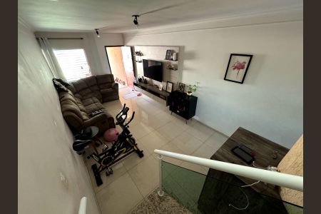 Casa à venda com 160m², 3 quartos e 2 vagas Casa à venda com 160m², 3 quartos e 2 vagasSala