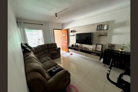 Casa à venda com 160m², 3 quartos e 2 vagas Casa à venda com 160m², 3 quartos e 2 vagasSala