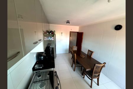 Casa à venda com 160m², 3 quartos e 2 vagas Casa à venda com 160m², 3 quartos e 2 vagasCozinha