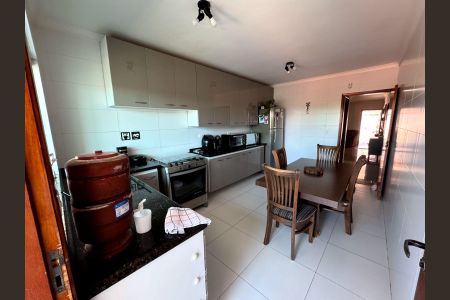 Casa à venda com 160m², 3 quartos e 2 vagas Casa à venda com 160m², 3 quartos e 2 vagasCozinha