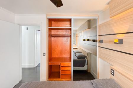 Apartamento à venda com 105m², 3 quartos e 1 vagaQuarto 2 - Armários