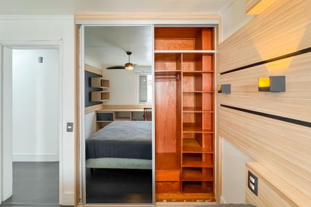 Apartamento à venda com 105m², 3 quartos e 1 vagaQuarto 2 - Armários