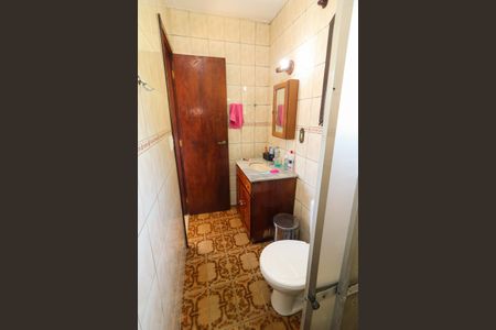 Casa à venda com 402m², 5 quartos e 5 vagasBanheiro do Quarto 1