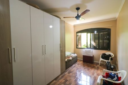 Casa à venda com 402m², 5 quartos e 5 vagasQuarto 2 - Suíte