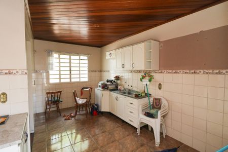 Casa à venda com 402m², 5 quartos e 5 vagasCozinha 2