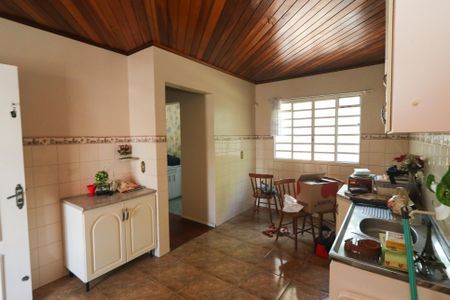 Casa à venda com 402m², 5 quartos e 5 vagasCozinha 2