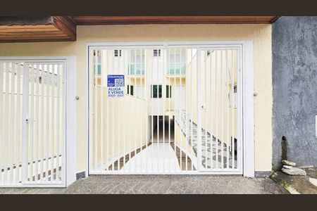 Casa à venda com 200m², 3 quartos e 4 vagas Casa à venda com 200m², 3 quartos e 4 vagasFachada