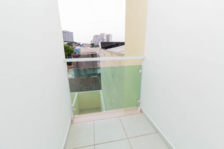 Casa à venda com 200m², 3 quartos e 4 vagas Casa à venda com 200m², 3 quartos e 4 vagasVaranda