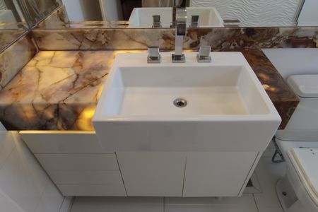 Apartamento à venda com 1427m², 2 quartos e 4 vagasBanheiro da Suíte