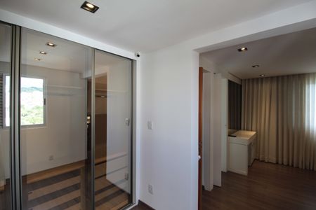 Apartamento à venda com 1427m², 2 quartos e 4 vagasCloset da Suíte