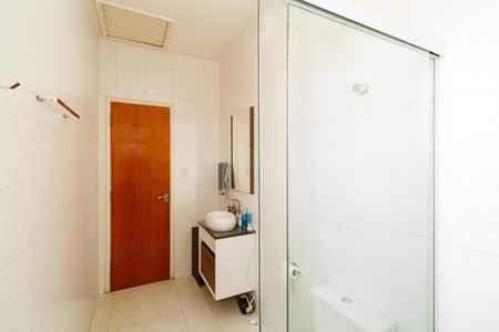 Casa à venda com 140m², 3 quartos e 3 vagasBanheiro 2