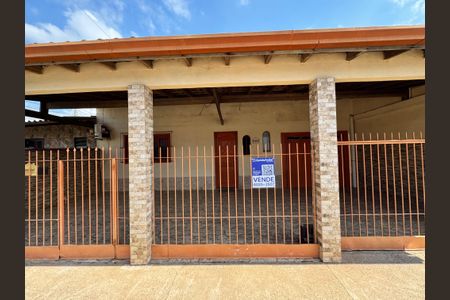 Casa à venda com 90m², 2 quartos e 2 vagas Casa à venda com 90m², 2 quartos e 2 vagasFachada