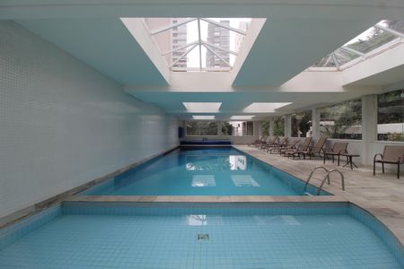 Apartamento à venda com 377m², 3 quartos e 6 vagasÁrea Comum - Piscina