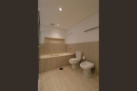 Apartamento à venda com 377m², 3 quartos e 6 vagasBanheiro da Suíte 3