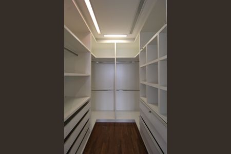 Apartamento à venda com 377m², 3 quartos e 6 vagasCloset da Suíte 1