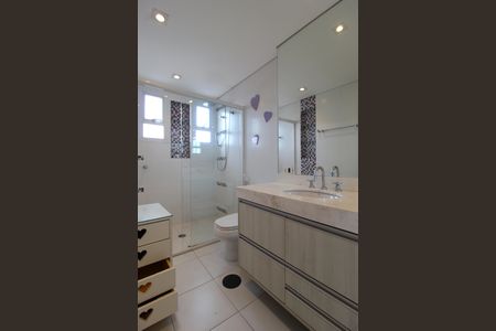 Apartamento à venda com 377m², 3 quartos e 6 vagasBanheiro da Suíte 2