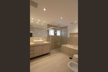 Apartamento à venda com 377m², 3 quartos e 6 vagasBanheiro da Suíte 3