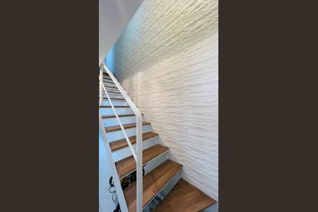 Apartamento à venda com 94m², 2 quartos e 1 vagaEscada - Acesso Área gourmet