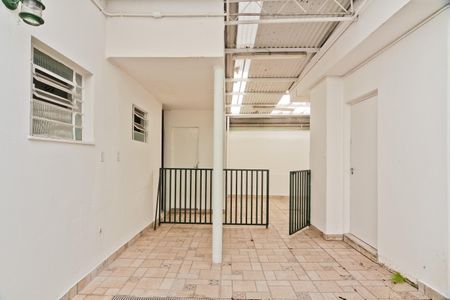 Casa à venda com 350m², 3 quartos e 9 vagas Casa à venda com 350m², 3 quartos e 9 vagasÁrea externa