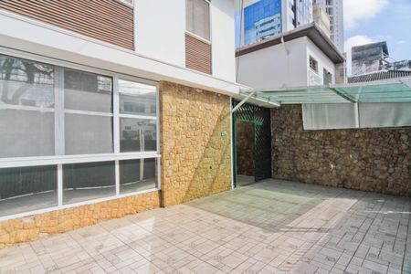Casa à venda com 350m², 3 quartos e 9 vagas Casa à venda com 350m², 3 quartos e 9 vagasÁrea externa