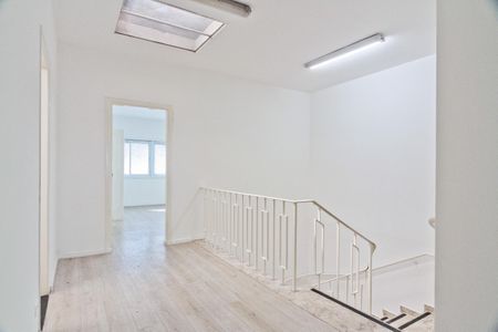 Casa à venda com 350m², 3 quartos e 9 vagas Casa à venda com 350m², 3 quartos e 9 vagasCorredor