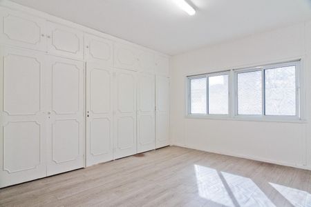 Casa à venda com 350m², 3 quartos e 9 vagas Casa à venda com 350m², 3 quartos e 9 vagasSuíte