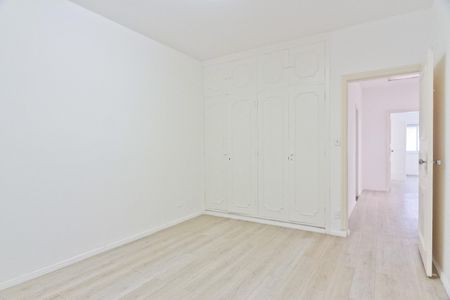 Casa à venda com 350m², 3 quartos e 9 vagas Casa à venda com 350m², 3 quartos e 9 vagasQuarto 1