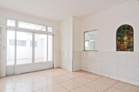 Casa à venda com 350m², 3 quartos e 9 vagas Casa à venda com 350m², 3 quartos e 9 vagasSala