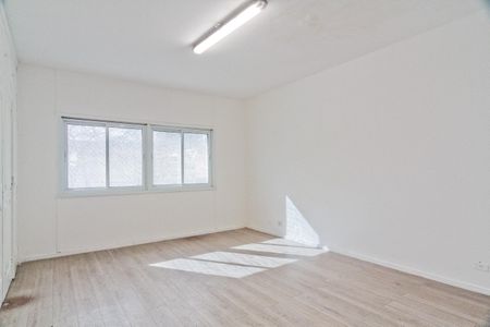 Casa à venda com 350m², 3 quartos e 9 vagas Casa à venda com 350m², 3 quartos e 9 vagasSuíte