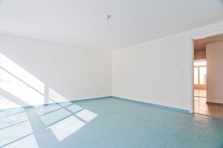 Casa à venda com 350m², 3 quartos e 9 vagas Casa à venda com 350m², 3 quartos e 9 vagasSala