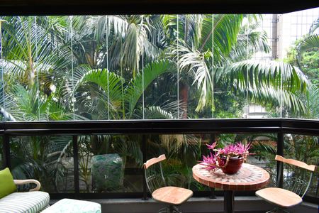 Apartamento à venda com 165m², 3 quartos e 2 vagas Apartamento à venda com 165m², 3 quartos e 2 vagasSacada