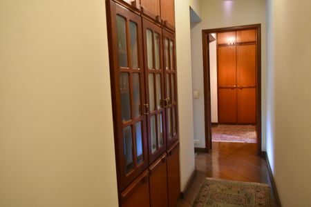 Apartamento à venda com 165m², 3 quartos e 2 vagas Apartamento à venda com 165m², 3 quartos e 2 vagasCorredor (Armário)