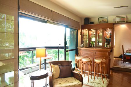 Apartamento à venda com 165m², 3 quartos e 2 vagas Apartamento à venda com 165m², 3 quartos e 2 vagasSala