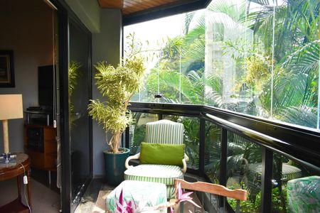 Apartamento à venda com 165m², 3 quartos e 2 vagas Apartamento à venda com 165m², 3 quartos e 2 vagasSacada