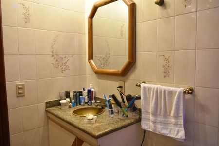 Apartamento à venda com 165m², 3 quartos e 2 vagas Apartamento à venda com 165m², 3 quartos e 2 vagasBanheiro da Suíte