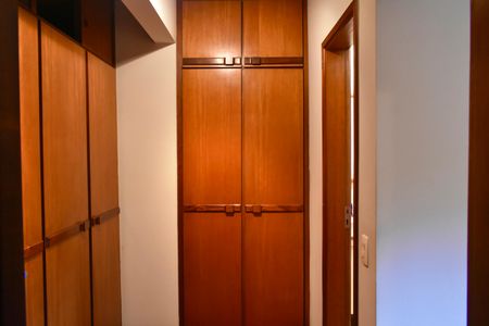 Apartamento à venda com 165m², 3 quartos e 2 vagas Apartamento à venda com 165m², 3 quartos e 2 vagasSuíte