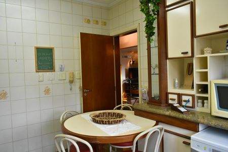 Apartamento à venda com 165m², 3 quartos e 2 vagas Apartamento à venda com 165m², 3 quartos e 2 vagasCozinha