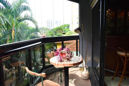 Apartamento à venda com 165m², 3 quartos e 2 vagas Apartamento à venda com 165m², 3 quartos e 2 vagasSacada