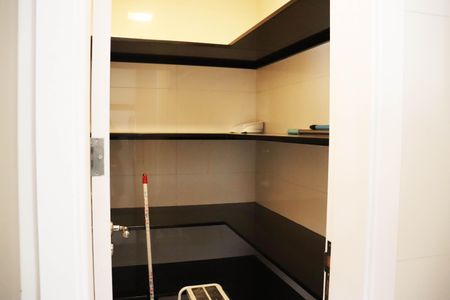 Apartamento à venda com 405m², 4 quartos e 5 vagasDespensa