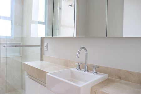 Apartamento à venda com 405m², 4 quartos e 5 vagasBanheiro do Quarto 3