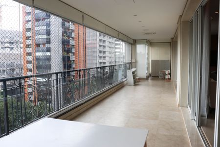 Apartamento à venda com 405m², 4 quartos e 5 vagasVaranda - Sala