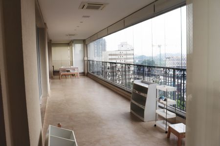 Apartamento à venda com 405m², 4 quartos e 5 vagasVaranda - Sala