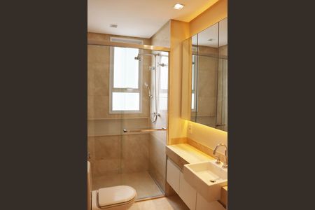 Apartamento à venda com 405m², 4 quartos e 5 vagasBanheiro do Quarto 1