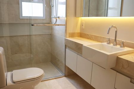 Apartamento à venda com 405m², 4 quartos e 5 vagasBanheiro do Quarto 1