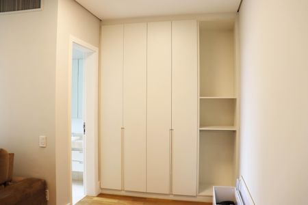 Apartamento à venda com 405m², 4 quartos e 5 vagasQuarto 3 - Armários