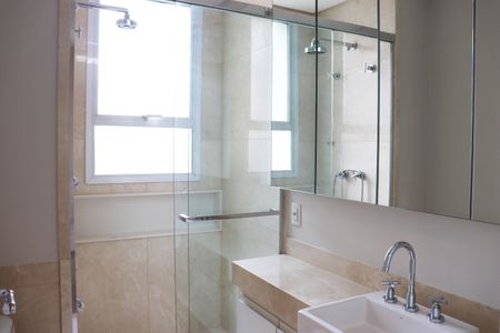 Apartamento à venda com 405m², 4 quartos e 5 vagasBanheiro do Quarto 3